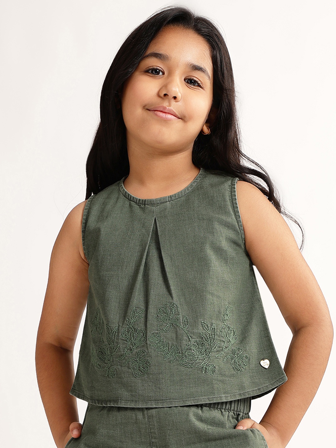 

Blue Giraffe Girls Round Neck A-Line Top, Green