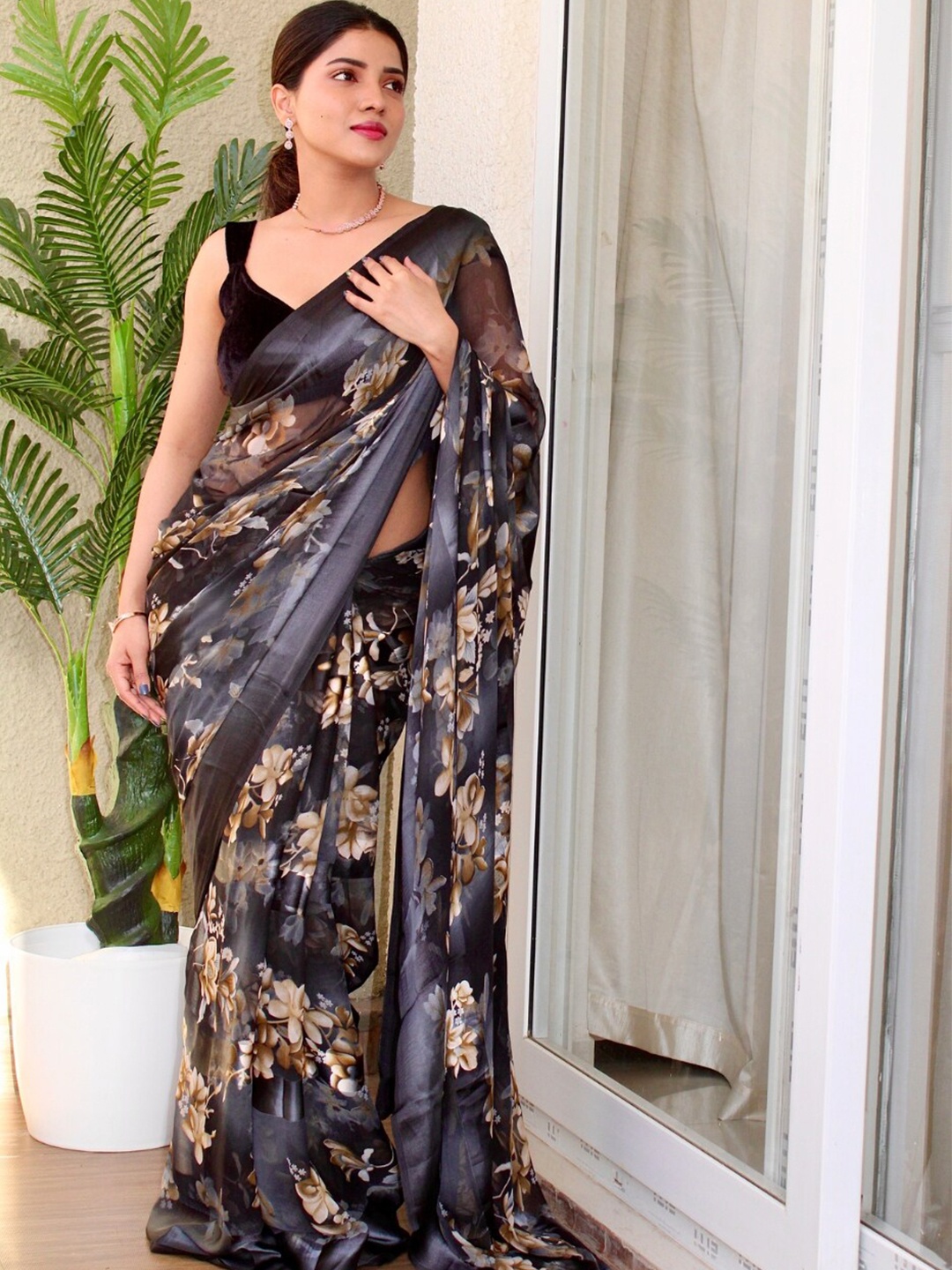 

SANJANA SILK Floral Printed Satin Saree, Black