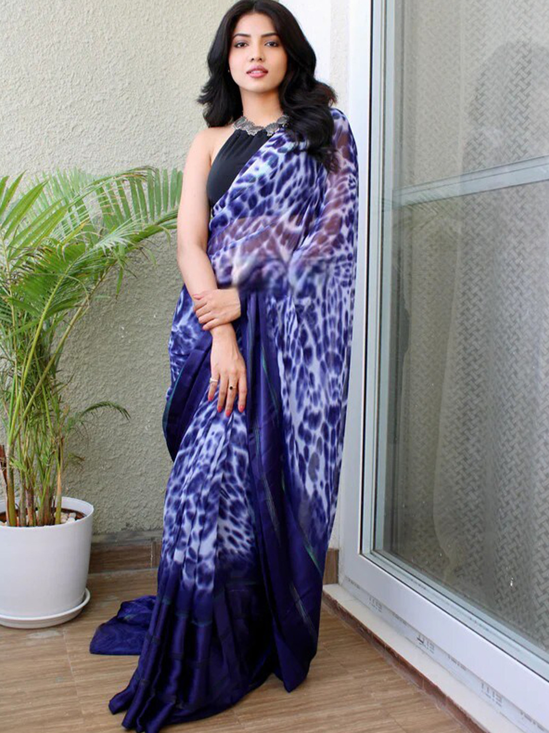 

SANJANA SILK Abstract Printed Satin Saree, Navy blue