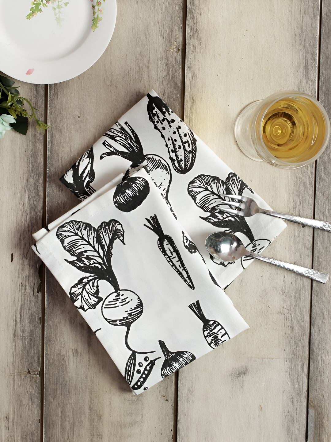 

THE CONVERSION Black & White 6 Pieces Cotton Printed Table Napkins