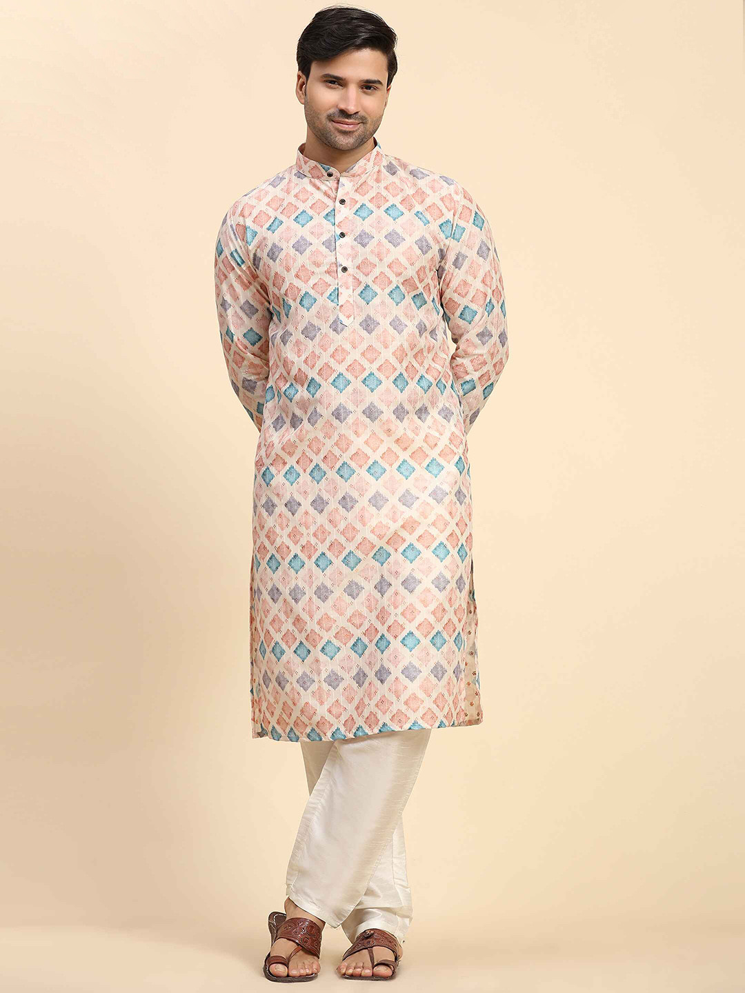 

Koshin Geometric Printed Mandarin Collar Straight Cotton Silk Kurta with Pyjamas, Pink