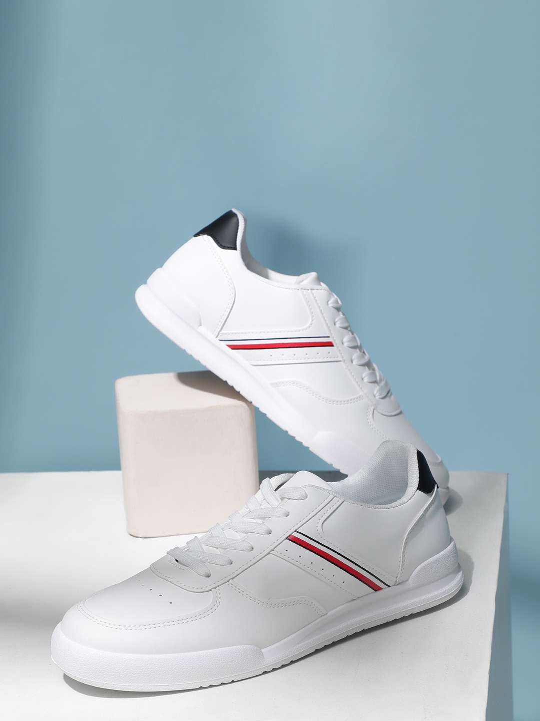 

The Roadster Lifestyle Co. Men White Lace Up Sneakers