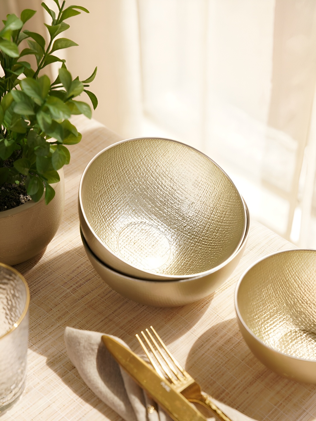 

Pure Home and Living Beige 2Pcs Textured Glass Easy To Clean Serving Bowls