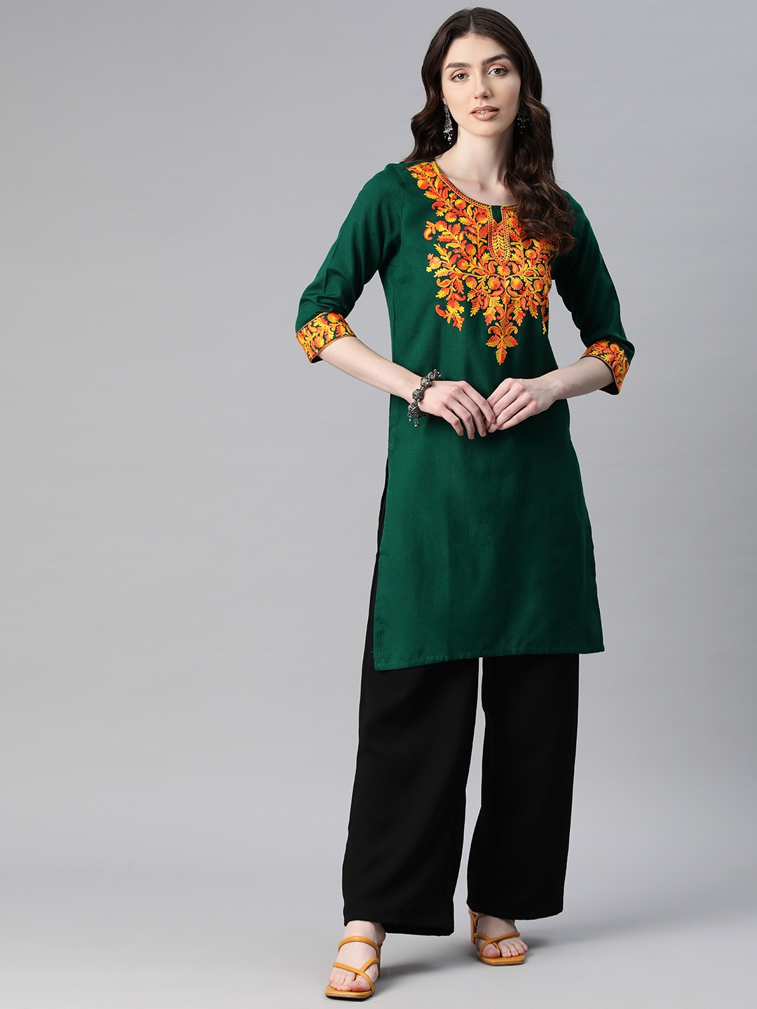 

SWI Stylish Women Floral Embroidered Kurta, Green