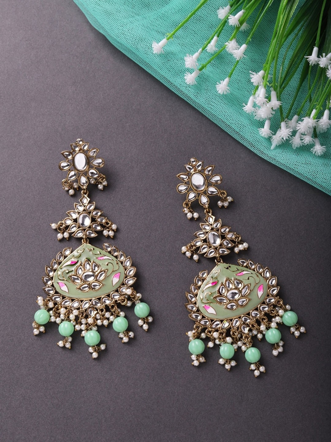

Cierra Gold-Plated Contemporary Chandbalis