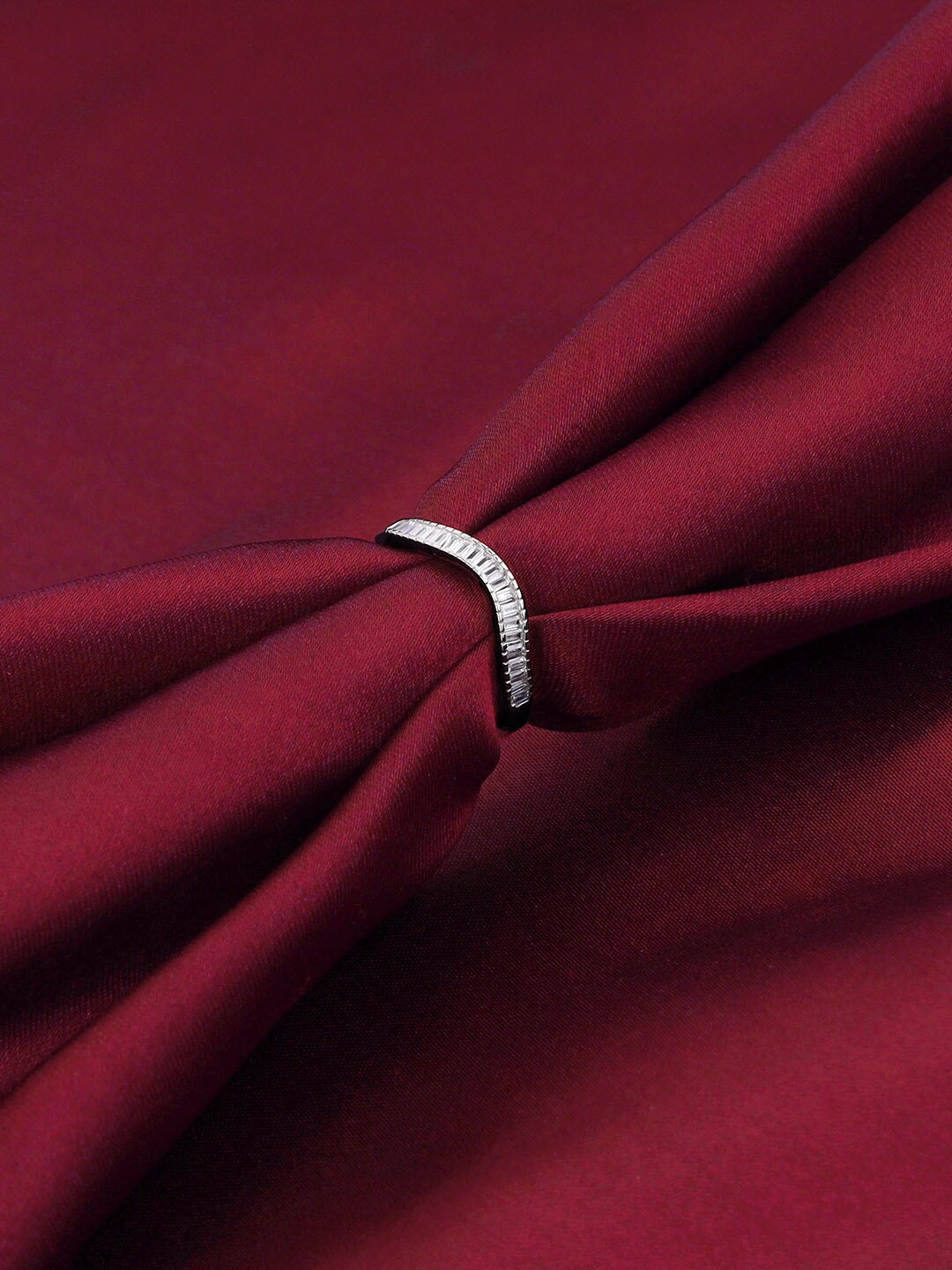 GIVA Rhodium-Plated 925 Sterling Silver Cubic Zirconia-studded Hillock Finger Ring