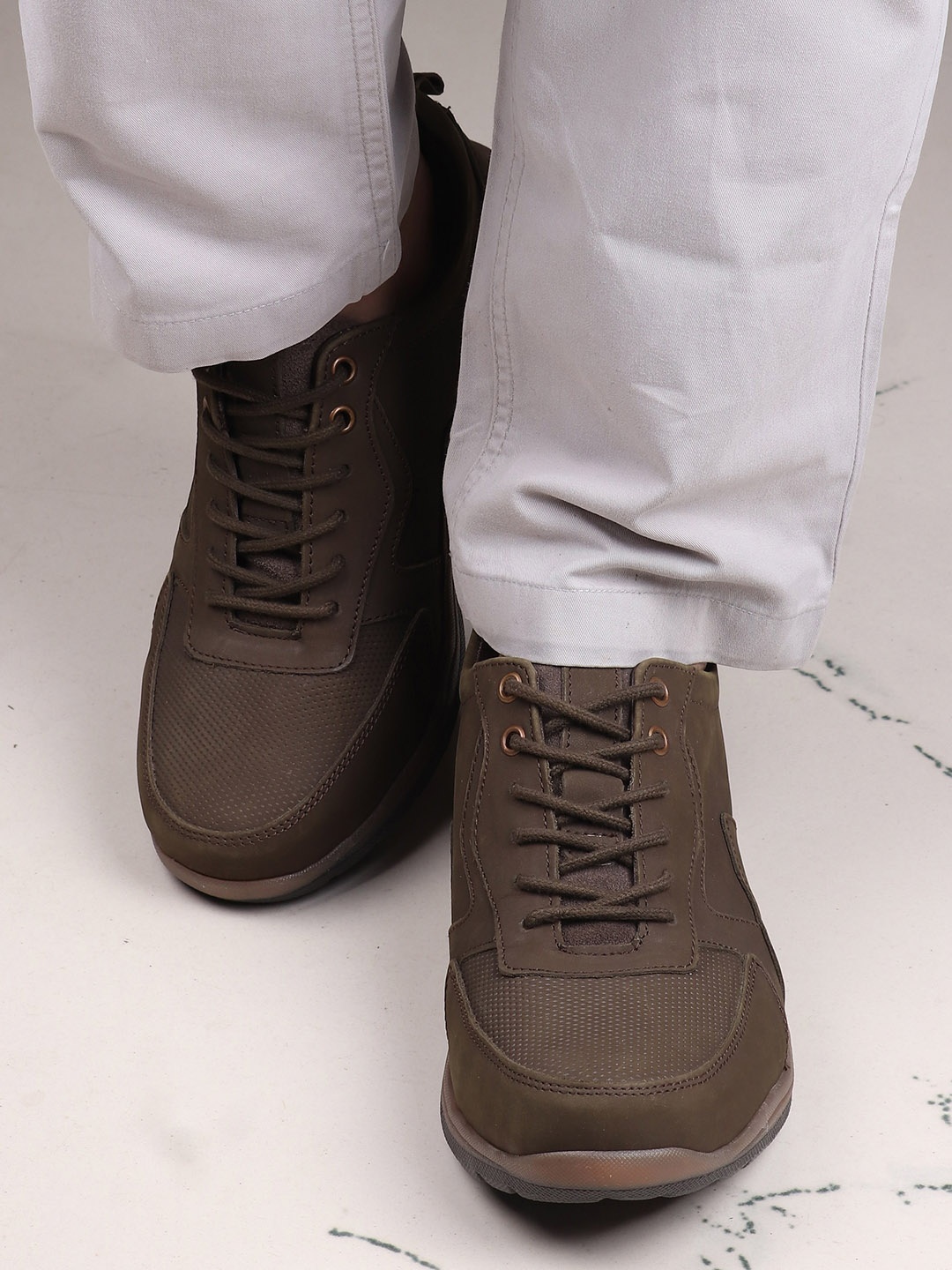 

Red Chief Men Leather Lightweight Lace Up Sneakers, Olive