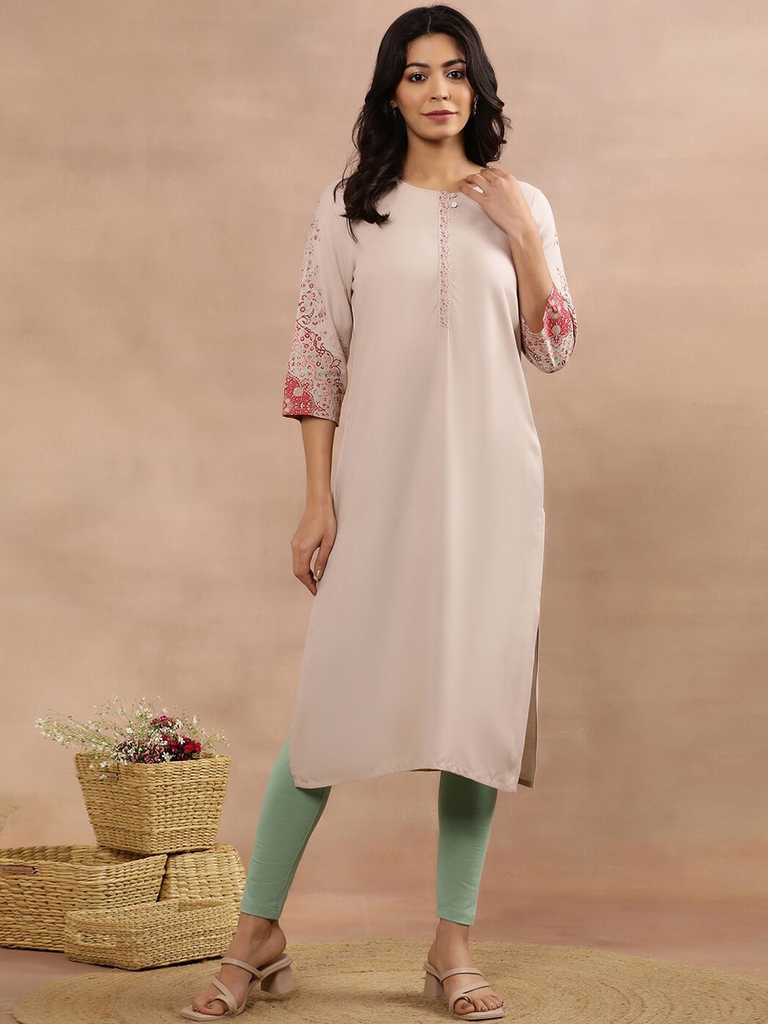 

W Thread Work Straight Kurta With Leggings, Pink