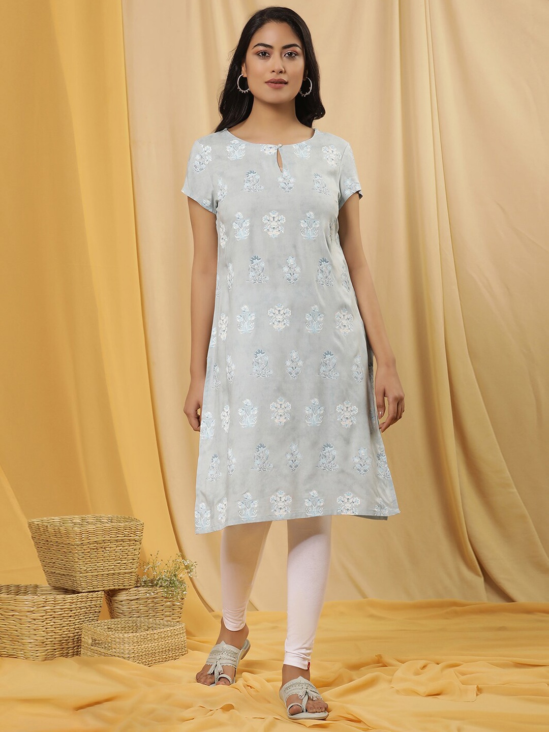 

W Floral Printed Regular Kurta with Trouser, Blue