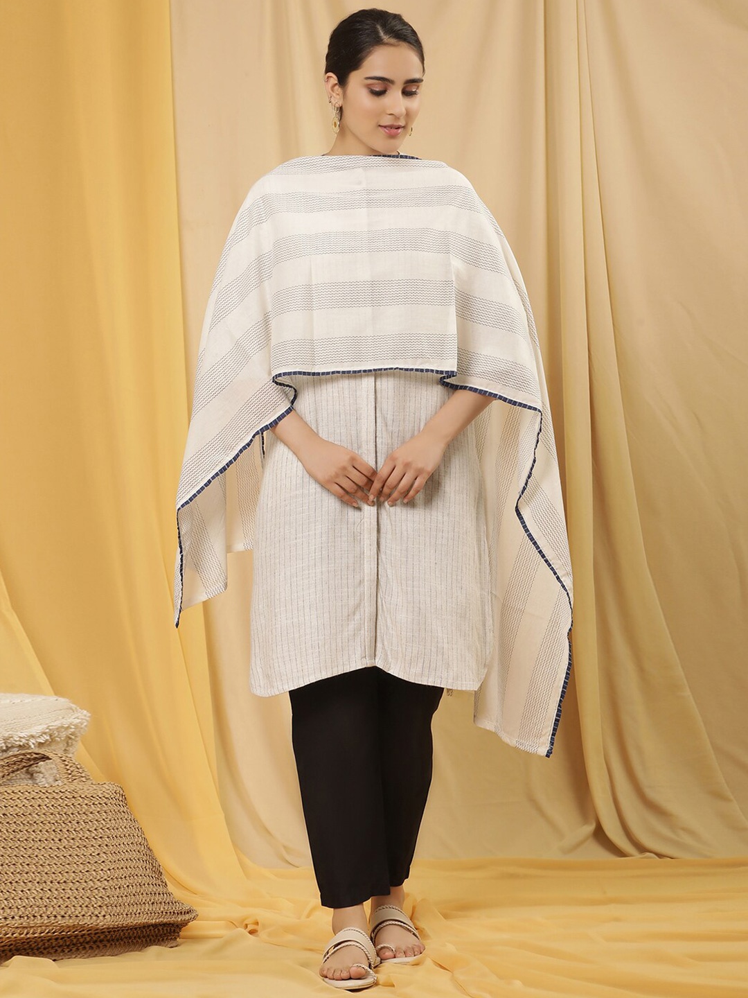 

W Striped Cotton Dupatta, White