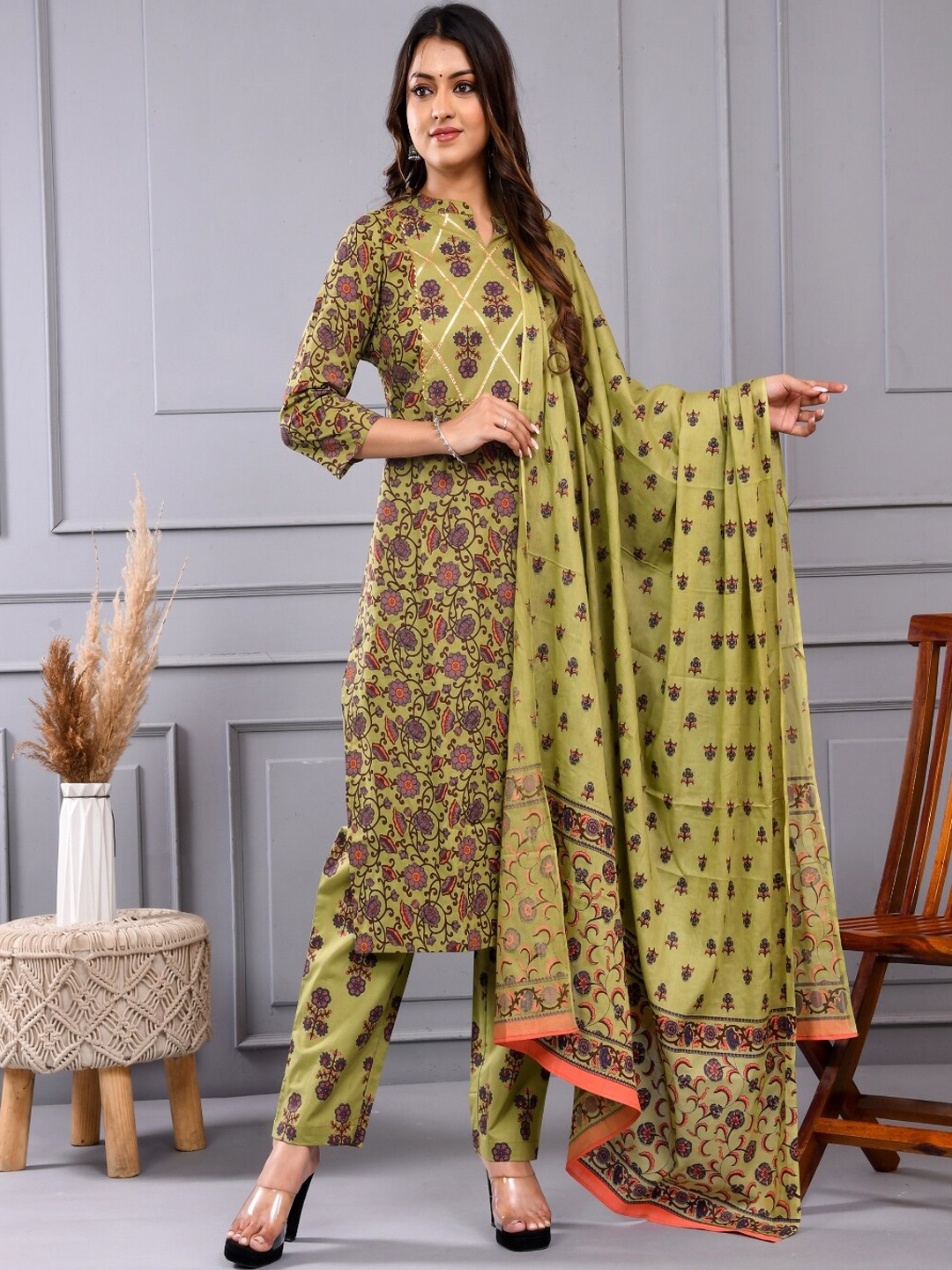 

Aspriya Ethnic Motifs Printed Gotta Patti Pure Cotton Kurta with Trouser, Green