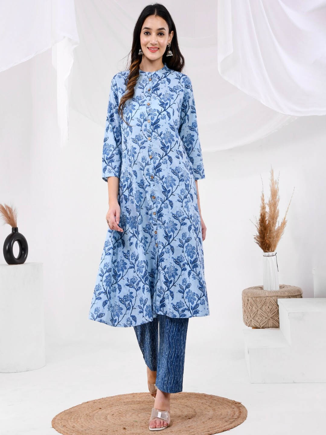 

Aspriya Floral Printed Mandarin Collar Regular Pure Cotton Kurta with Trousers, Blue