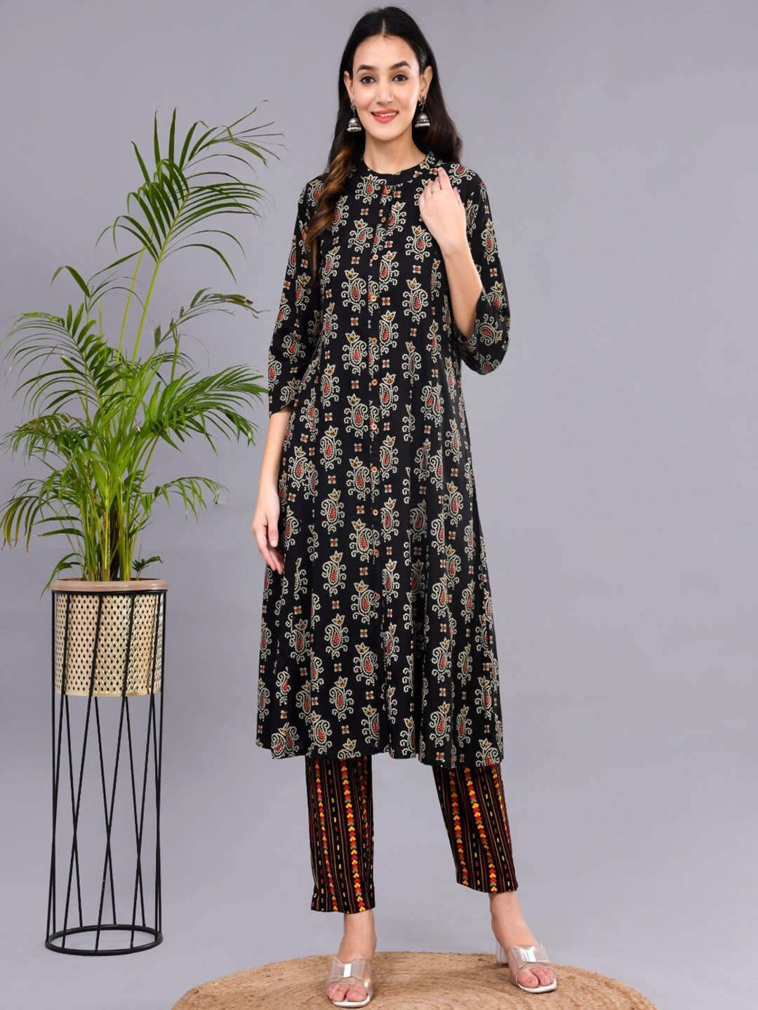 

Aspriya Ethnic Motifs Printed Mandarin Collar A-Line Kurta with Trousers, Black