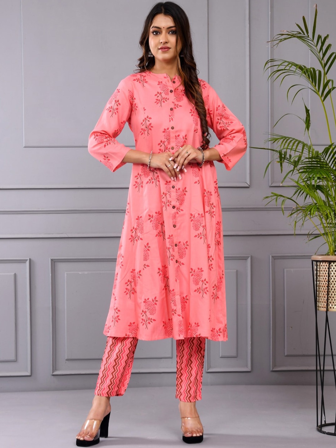 

Aspriya Floral Printed Mandarin Collar A-Line Kurta with Trousers, Peach