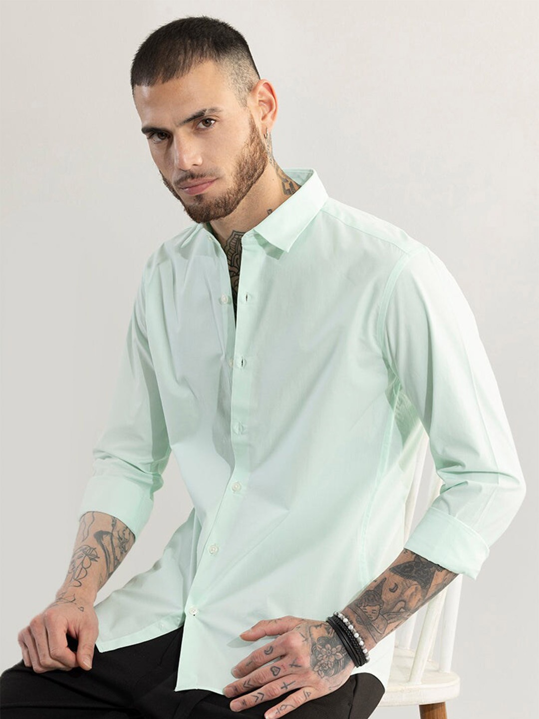 

Snitch Green Classic Slim Fit Cotton Casual Shirt