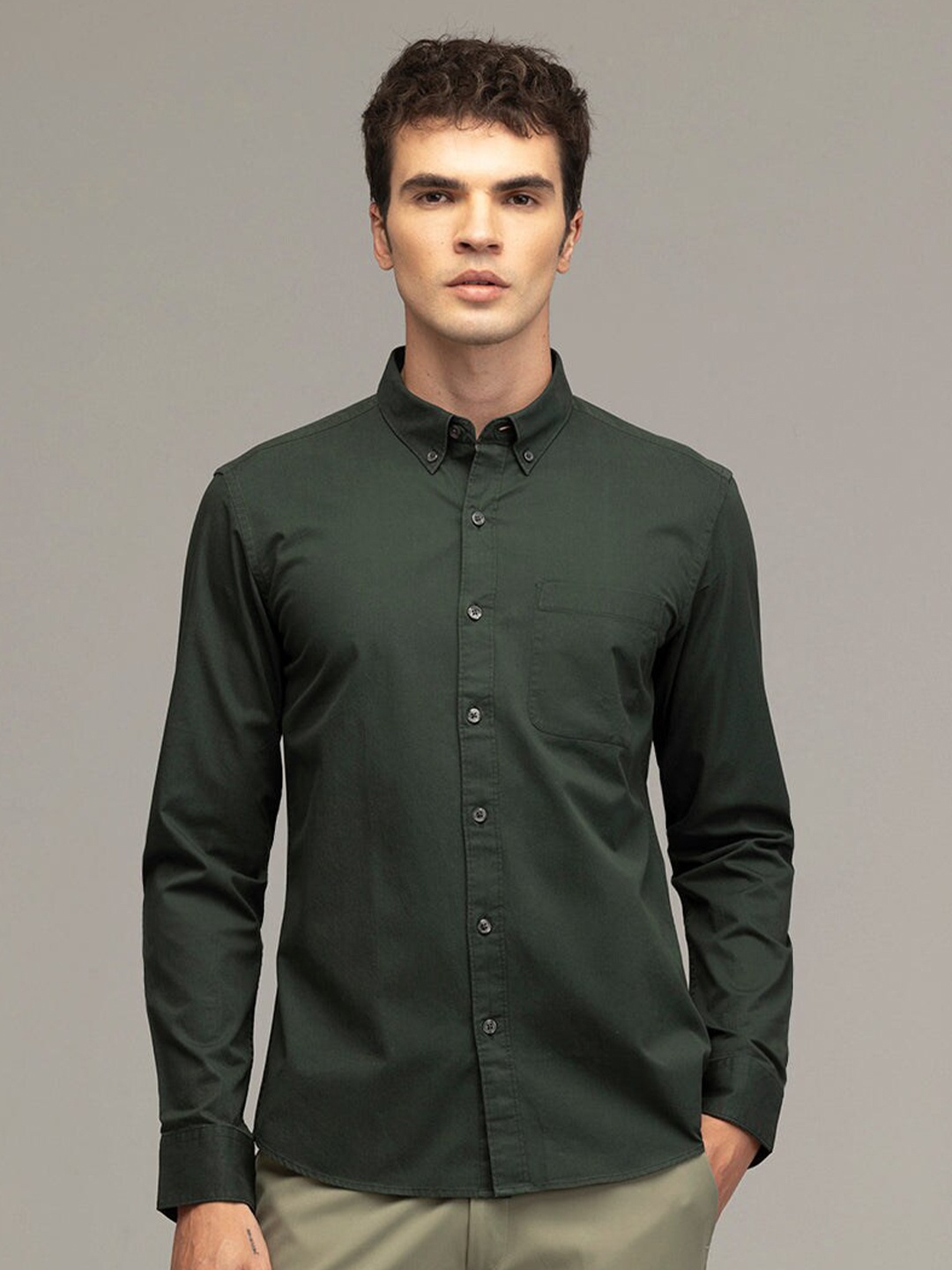 

Snitch Green Classic Slim Fit Cotton Casual Shirt