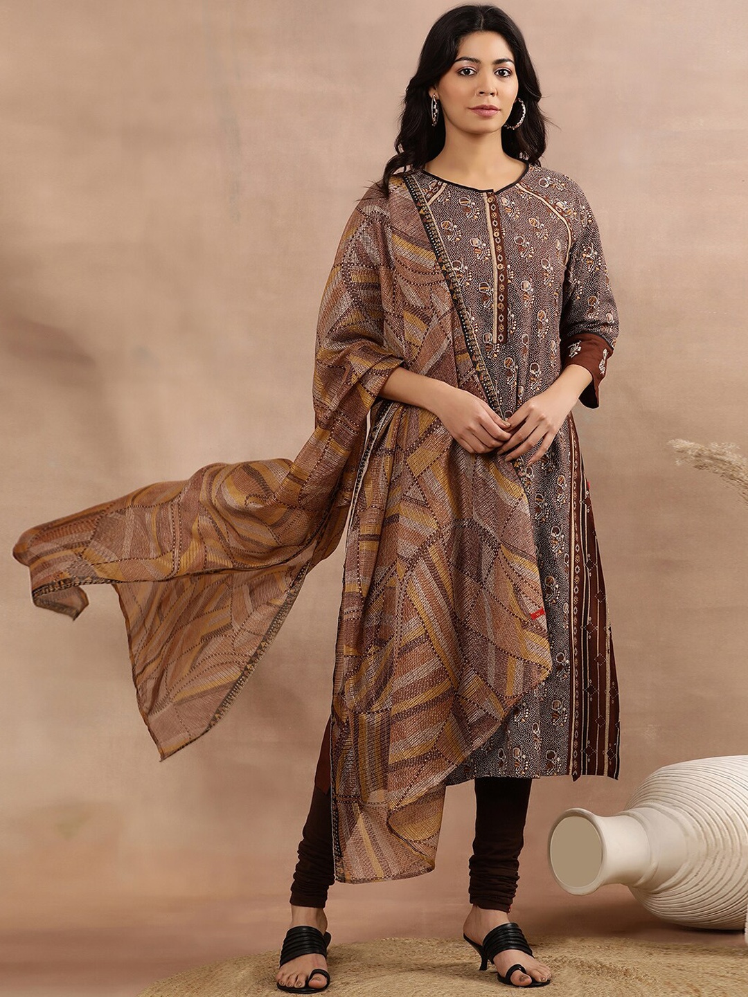 

W Brown Ethnic Printed Straight Kurta & Leggings With Dupatta