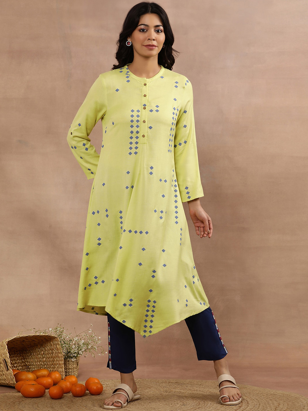 

W Geometric Printed Regular Kurta with Trousers, Green