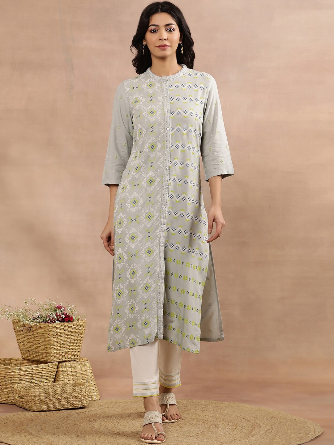 

W Grey Geometric Printed Mandarin Collar Straight Kurta with Trousers