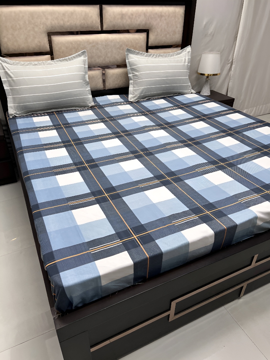 

Pure Decor Blue & White Geometric 250 TC King Bedsheet with 2 Pillow Covers