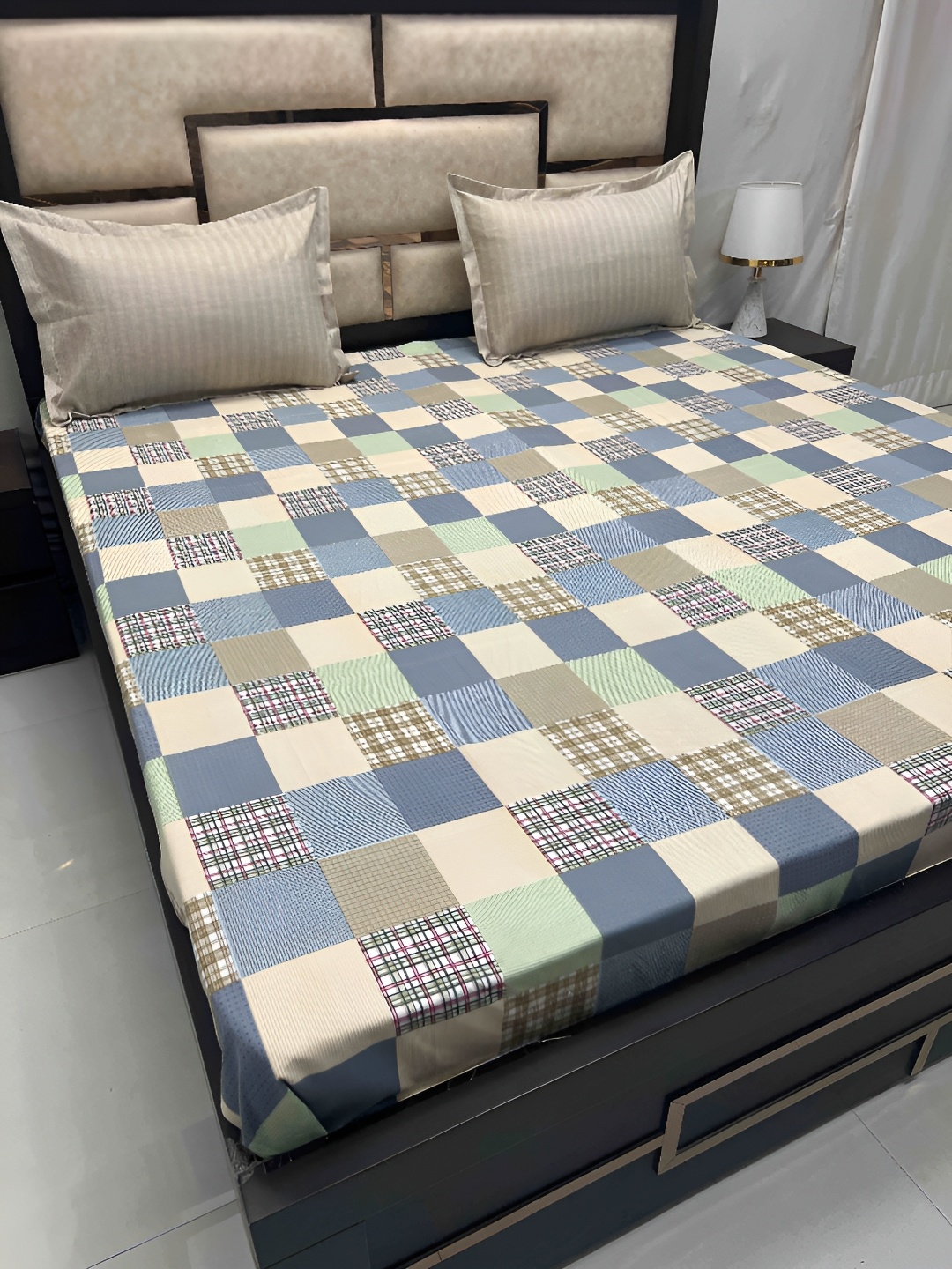 

Pure Decor Blue & Cream Geometric 250 TC King Bedsheet with 2 Pillow Covers