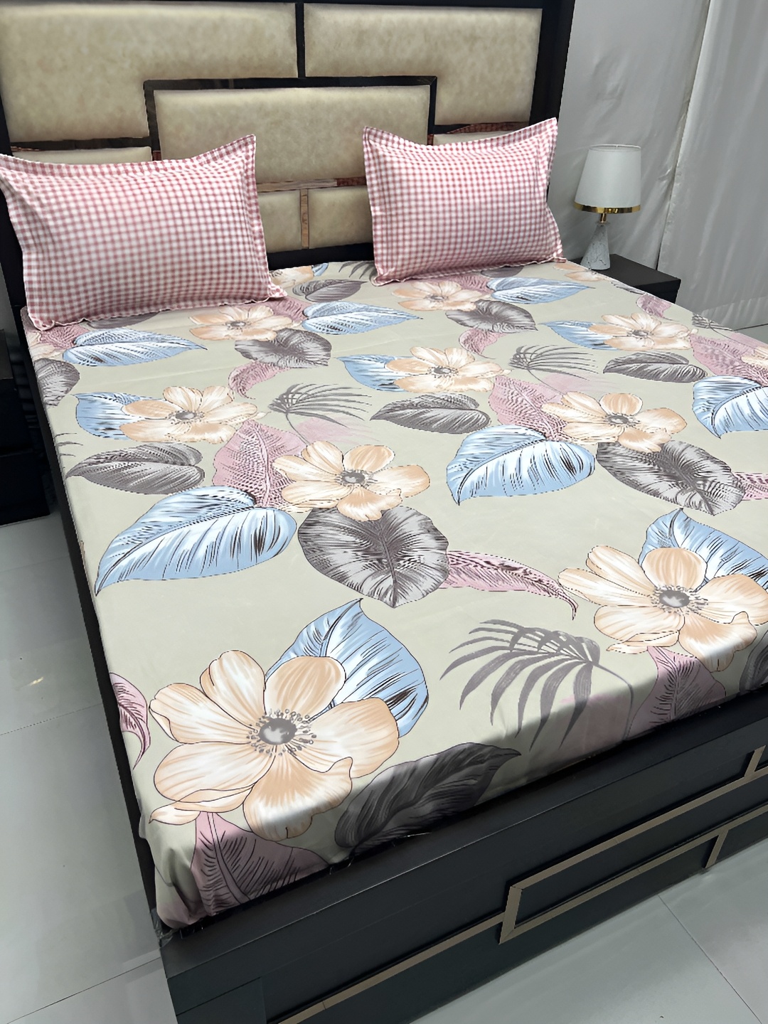 

Pure Decor Pink & Blue Floral 250 TC King Bedsheet with 2 Pillow Covers