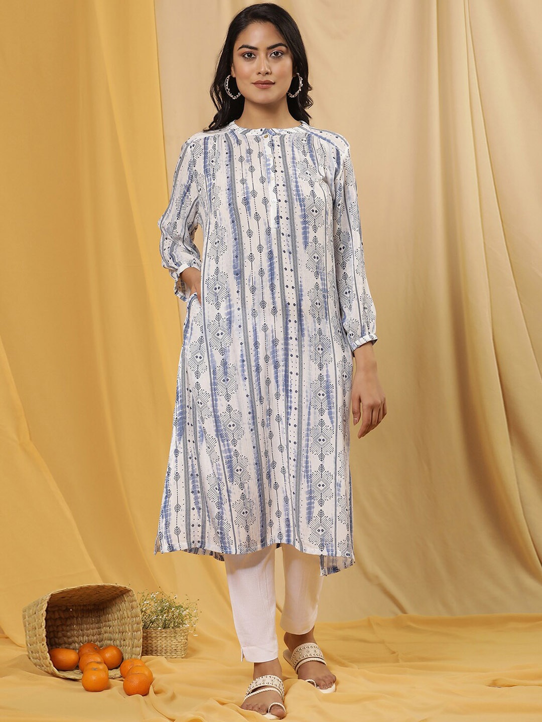 

W Geometric Printed Regular Kurta with Trousers, Blue