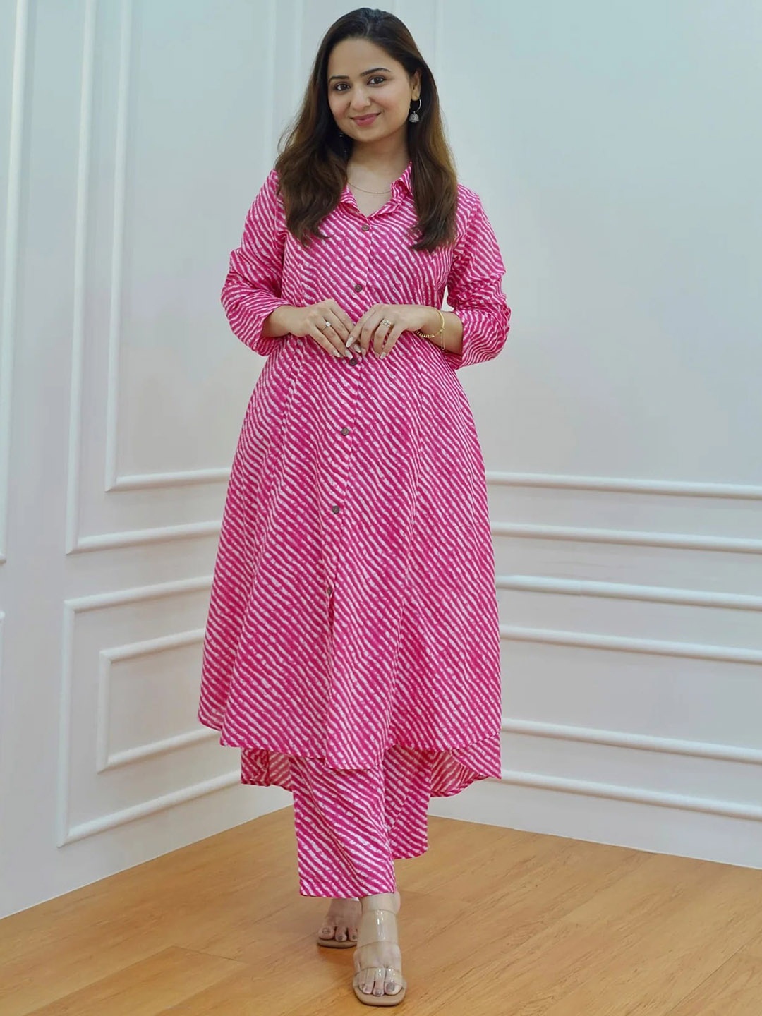 

KERI PERRY Leheriya Printed A-Line Kurta With Palazzos, Pink