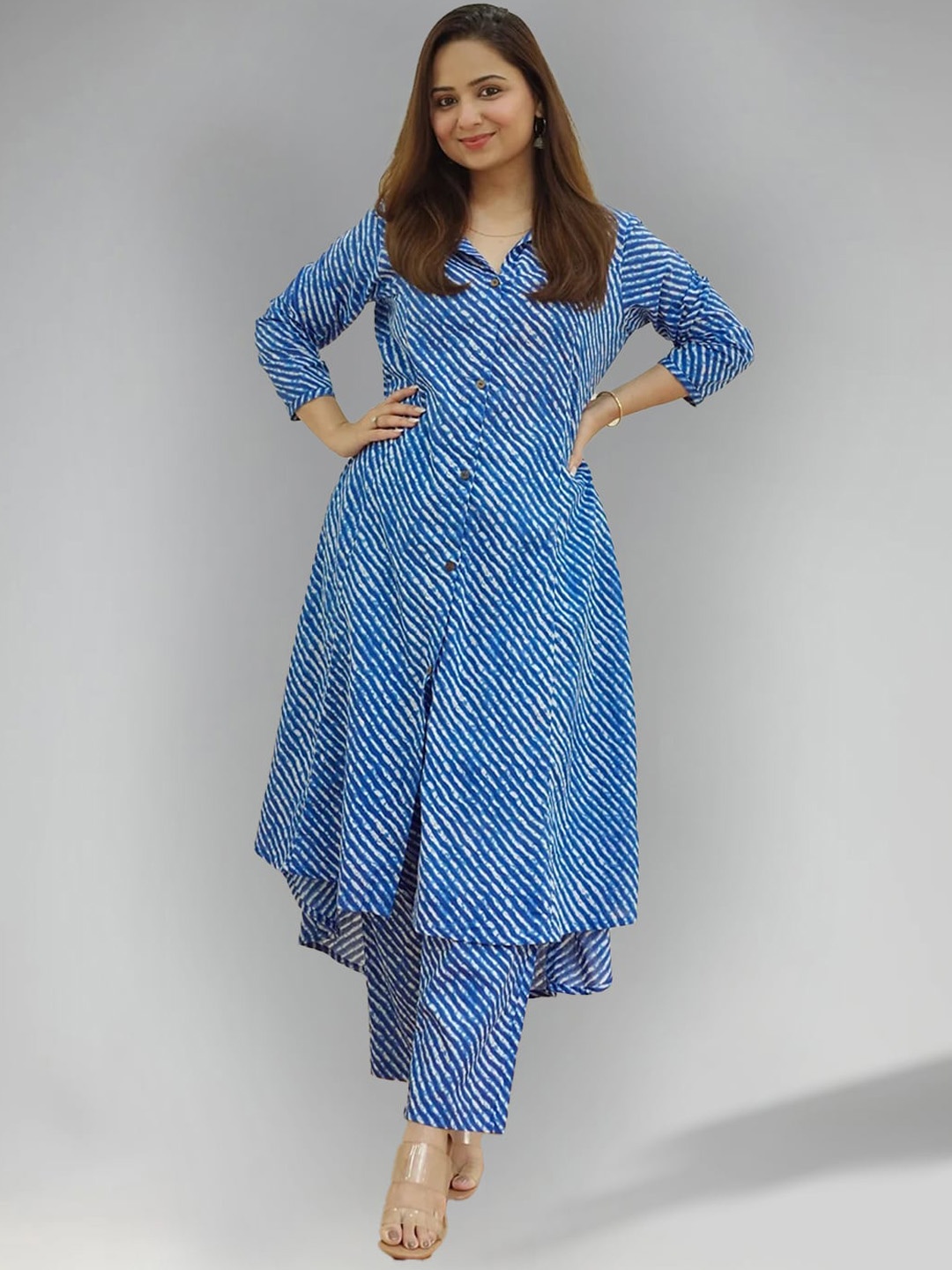 

TOOCHKI Leheriya Printed Shirt Collar A-Line Kurta with Palazzos, Blue