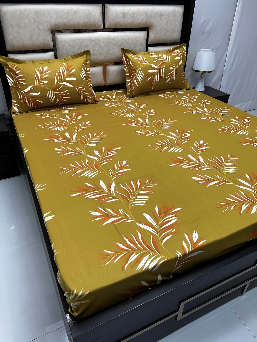 

Pure Decor Green & White Floral Cotton 350 TC King Bedsheet with 2 Pillow Covers