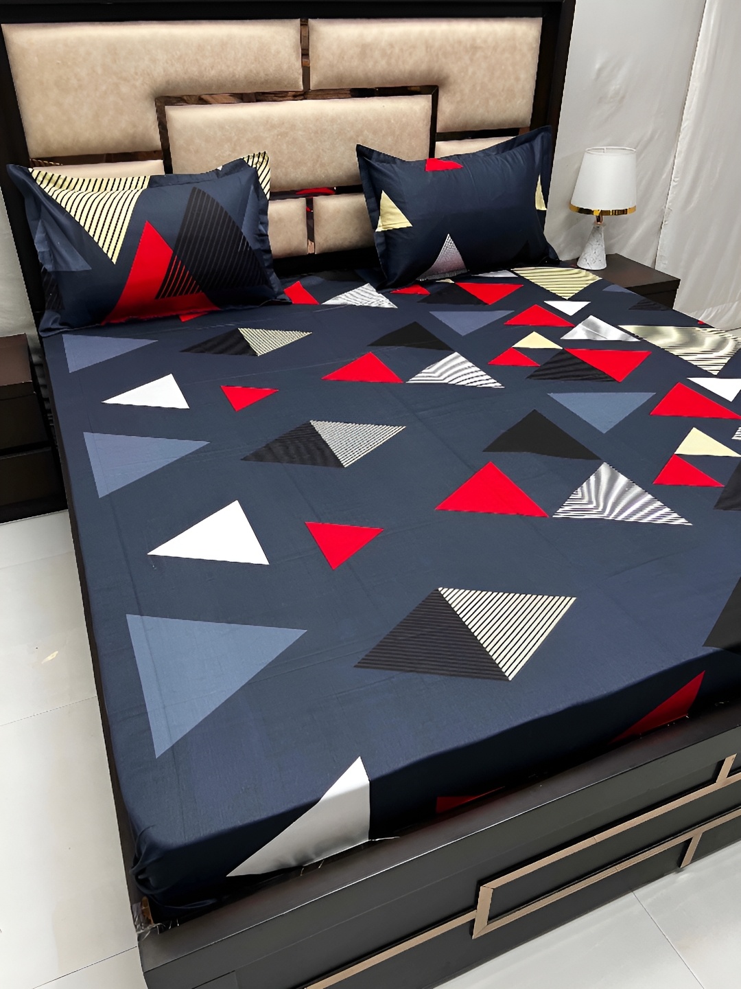 

Pure Decor Black & Red Geometric Cotton 350 TC King Bedsheet with 2 Pillow Covers