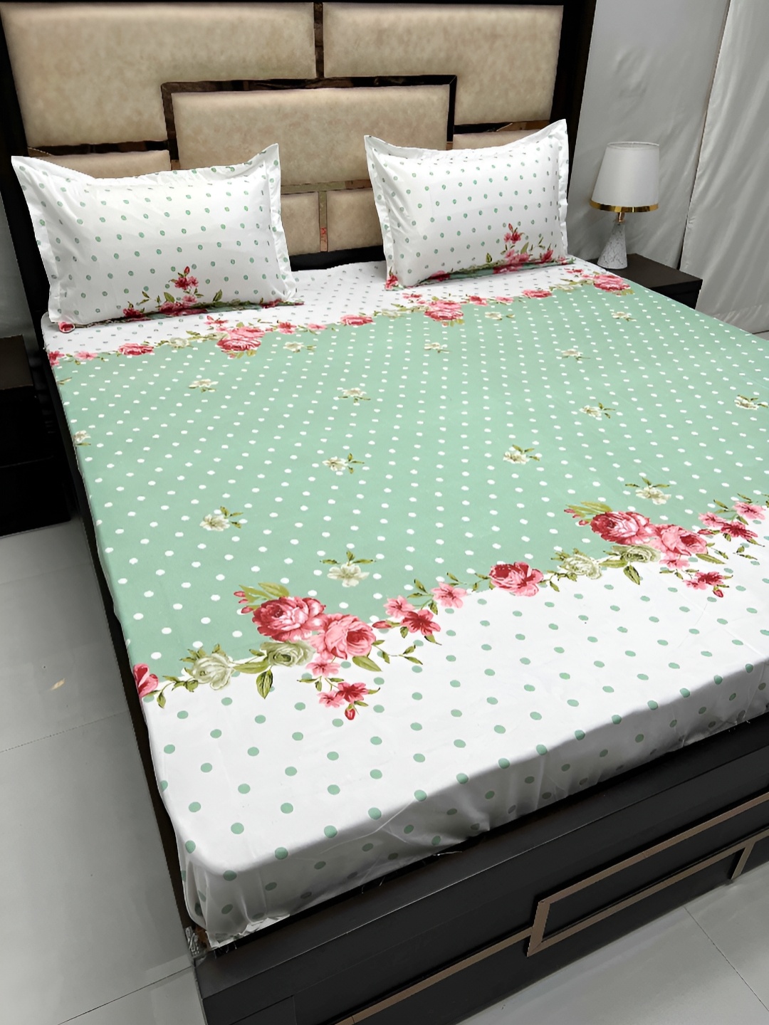 

Pure Decor Green & Red Floral Cotton Queen Bedsheet with 2 Pillow Covers