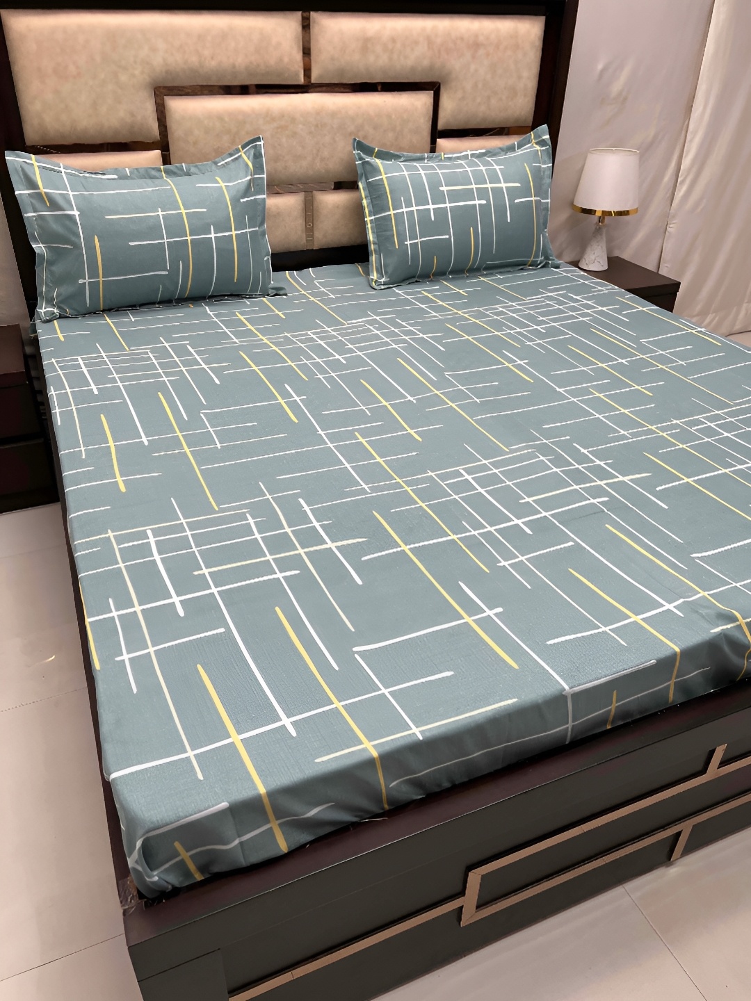 

Pure Decor Green & White Queen Bedsheet with 2 Pillow Covers