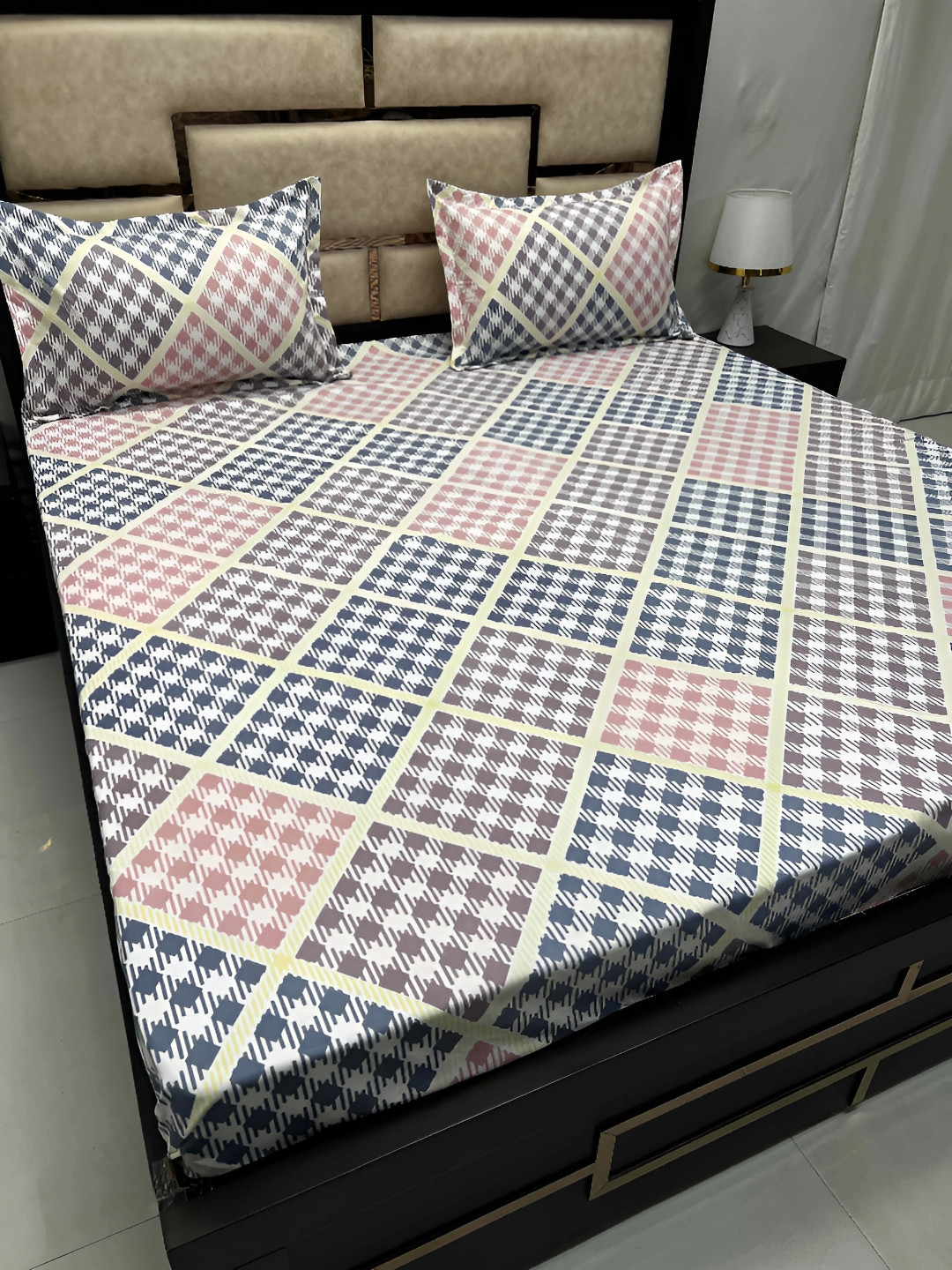 

Pure Decor Pink & Blue 250 TC Cotton Queen Bedsheet with 2 Pillow Covers