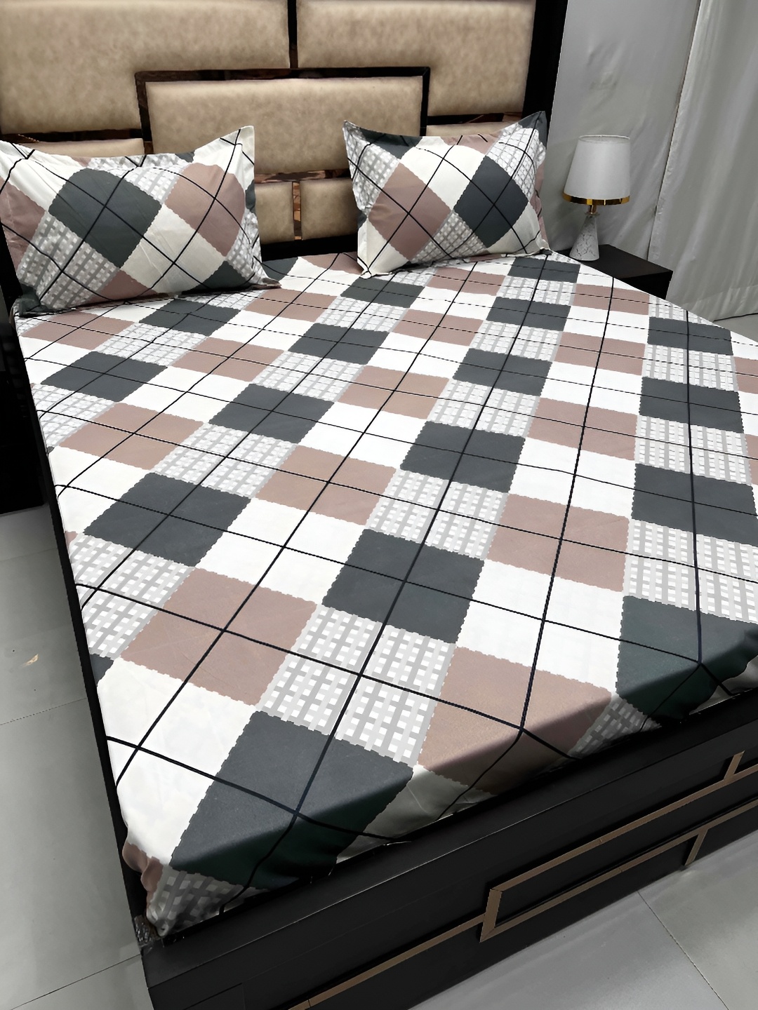 

Pure Decor White & Grey Geometric 250 TC Queen Bedsheet with 2 Pillow Covers
