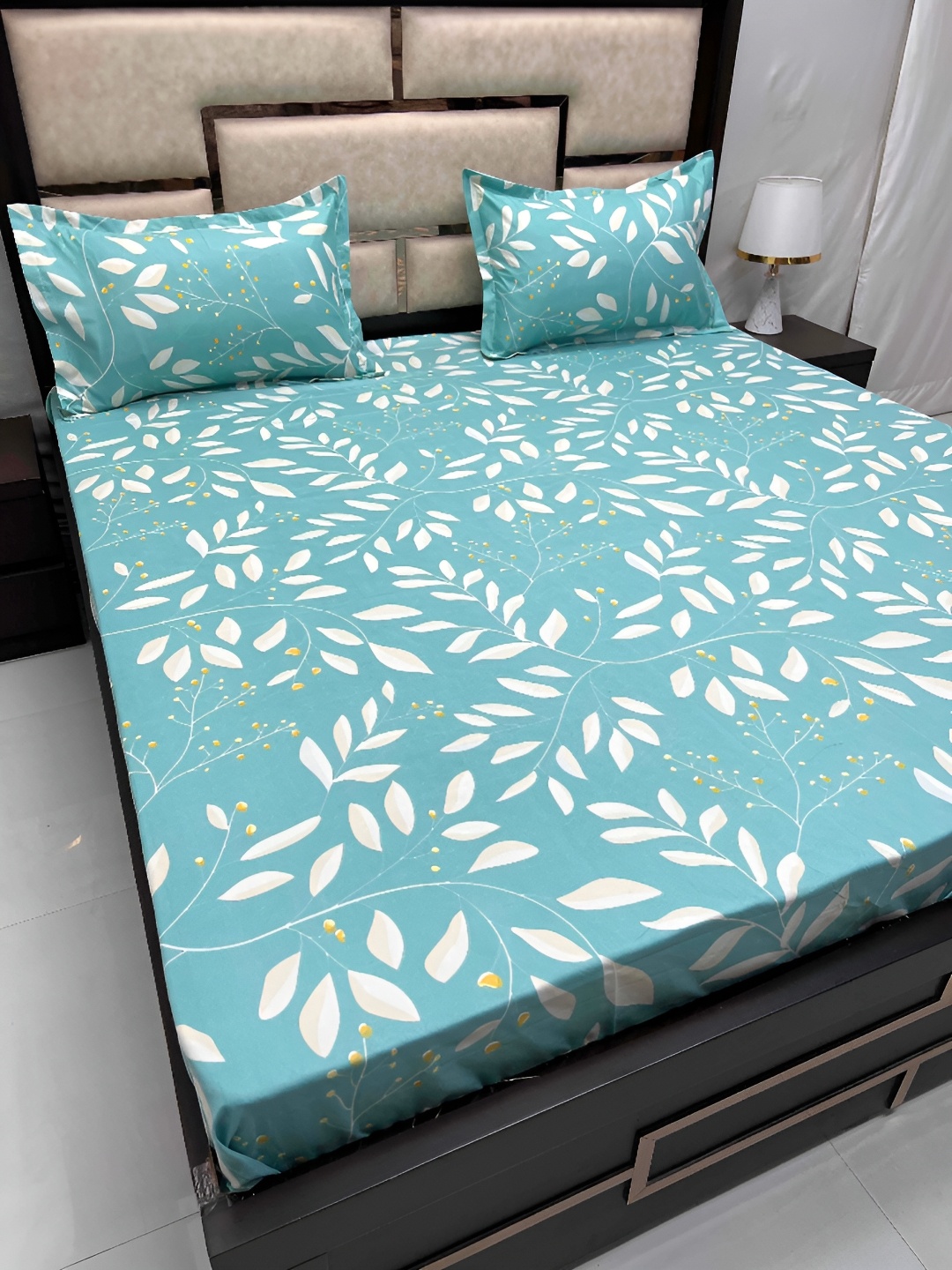 

Pure Decor Green & White Floral Queen Bedsheet with 2 Pillow Covers