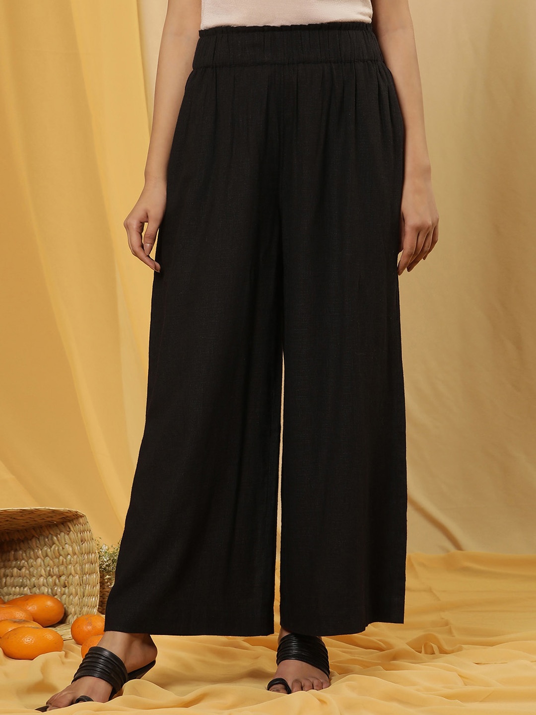 

W Women Straight Fit Pleated Parallel Trousers, Black