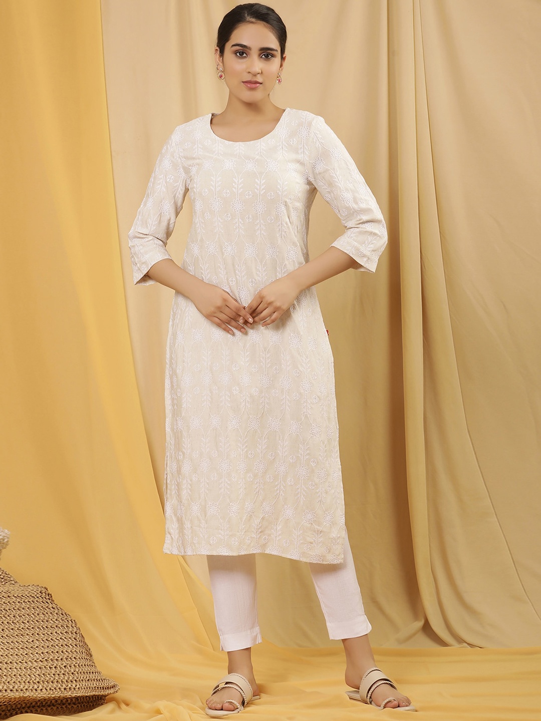 

W Ethnic Motifs Embroidered Kurta, Off white