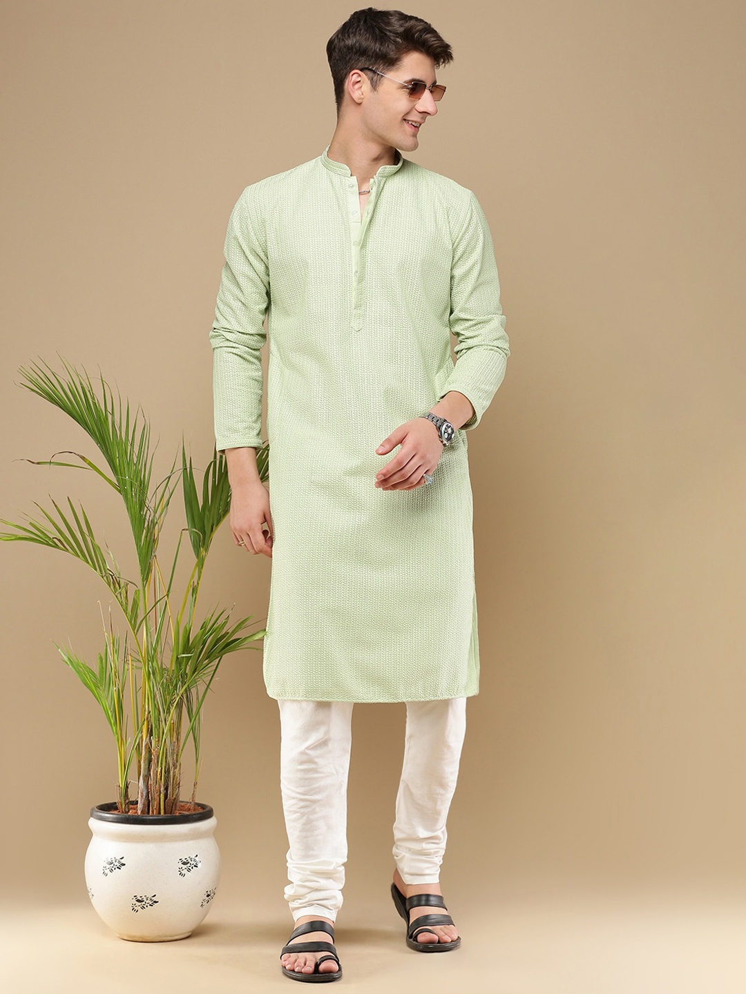

Anouk Green Geometric Embroidered Chikankari Mandarin Collar Cotton Straight Kurta