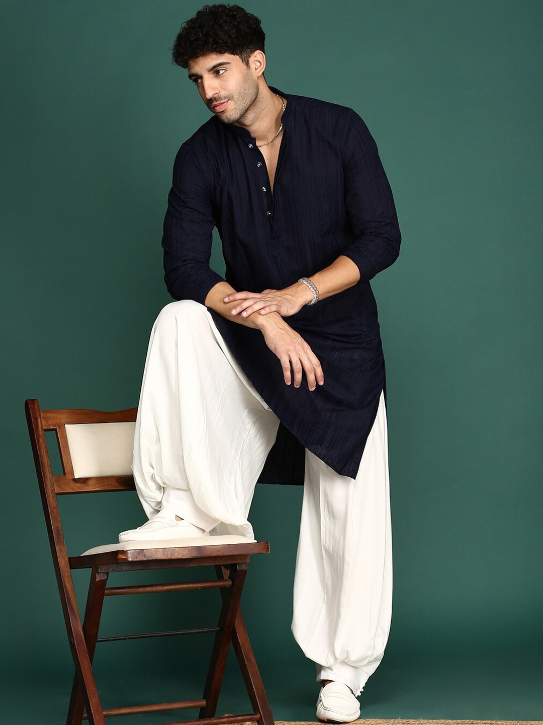 

Anouk Navy Blue Ethnic Motif Chikankari Embroidered Straight Kurta