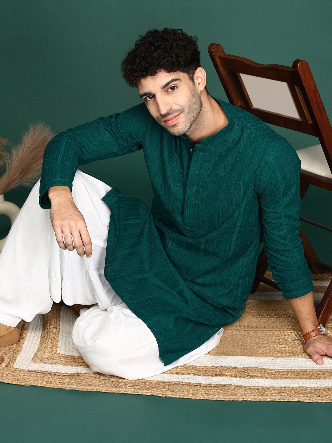 

Anouk Green Self Designed Mandarin Collar Chikankari Cotton Straight Kurta