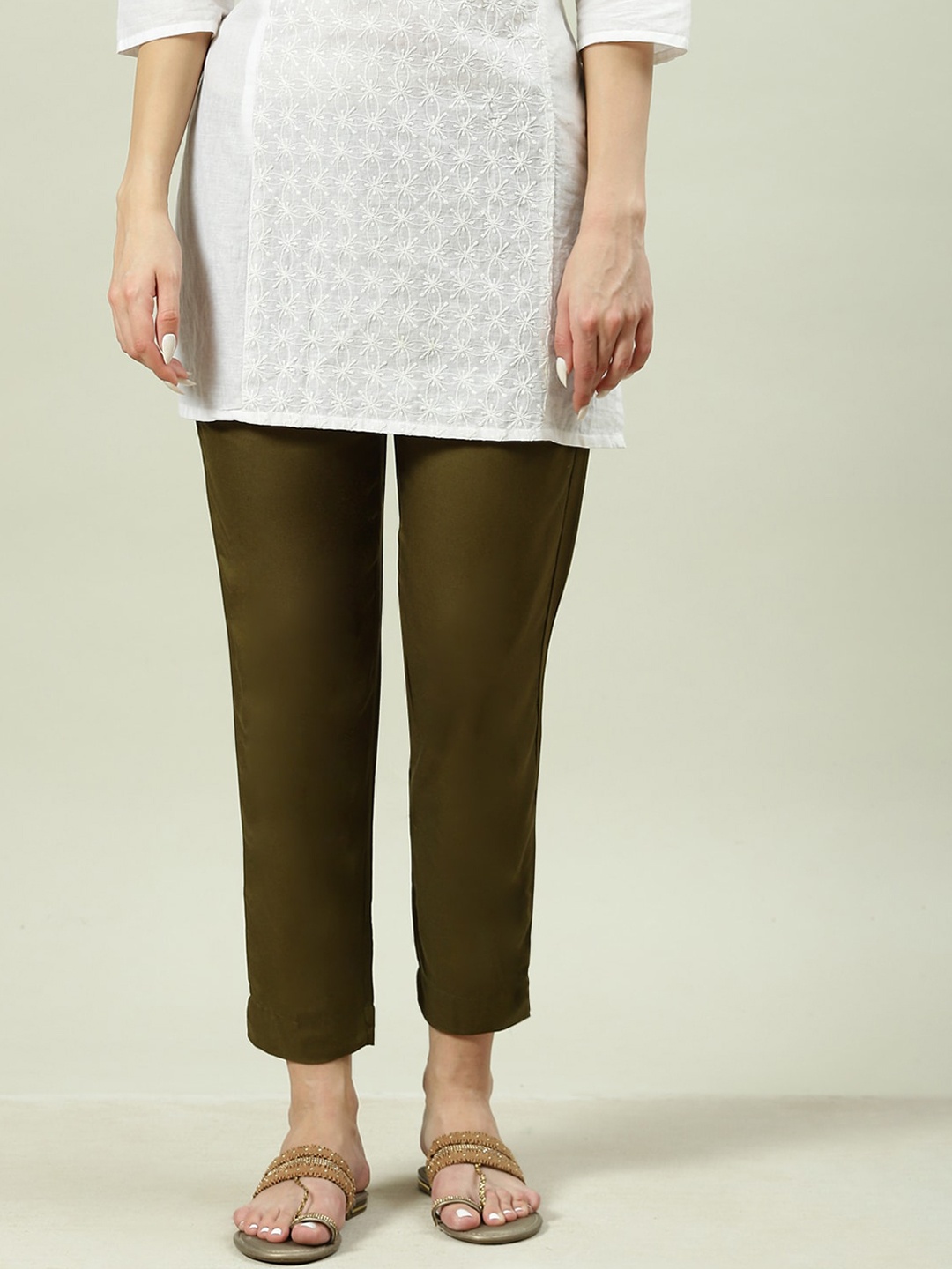 

Biba Women Relaxed Straight Leg Mid-Rise Cropped Trouser, Olive
