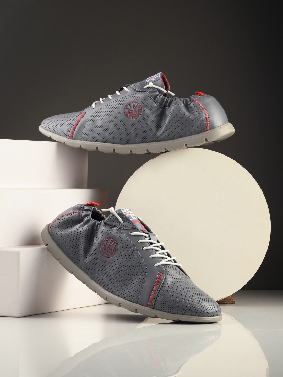

SPYKAR Men Comfort Insole Contrast Sole Lace-Ups Sneakers, Grey