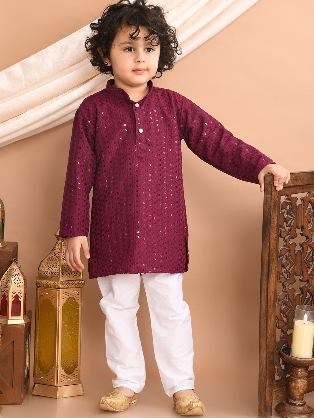 

Superminis Boys Floral Embroidered Sequinned Mandarin Collar Kurta With Pyjamas, Purple