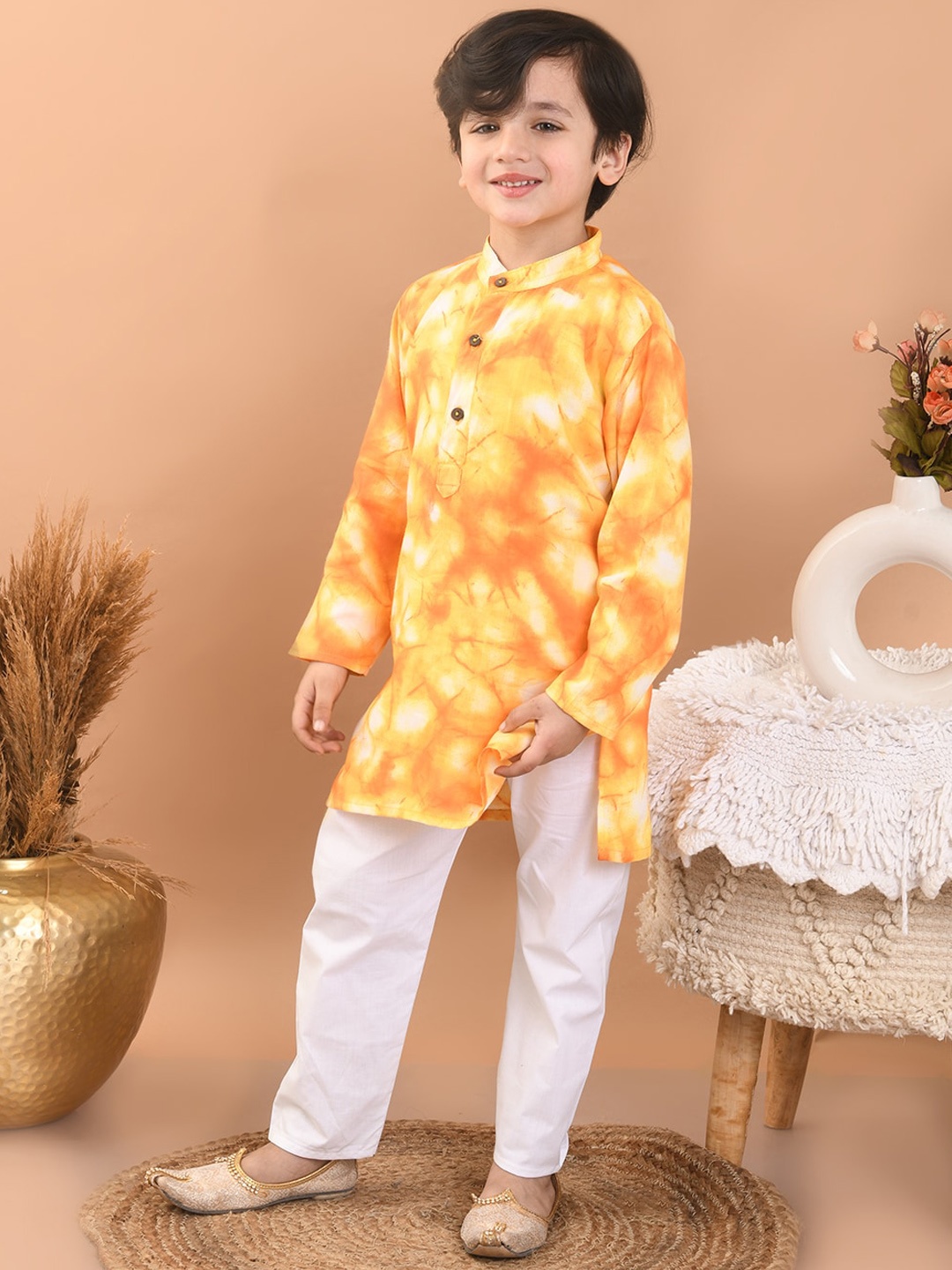 

Superminis Boys Ombre Dyed Regular Kurta with Pyjamas, Yellow