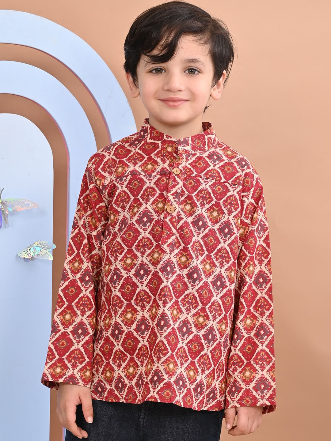 

Superminis Boys Geometric Printed Mandarin Collar Pure Cotton A-Line Kurta, Maroon