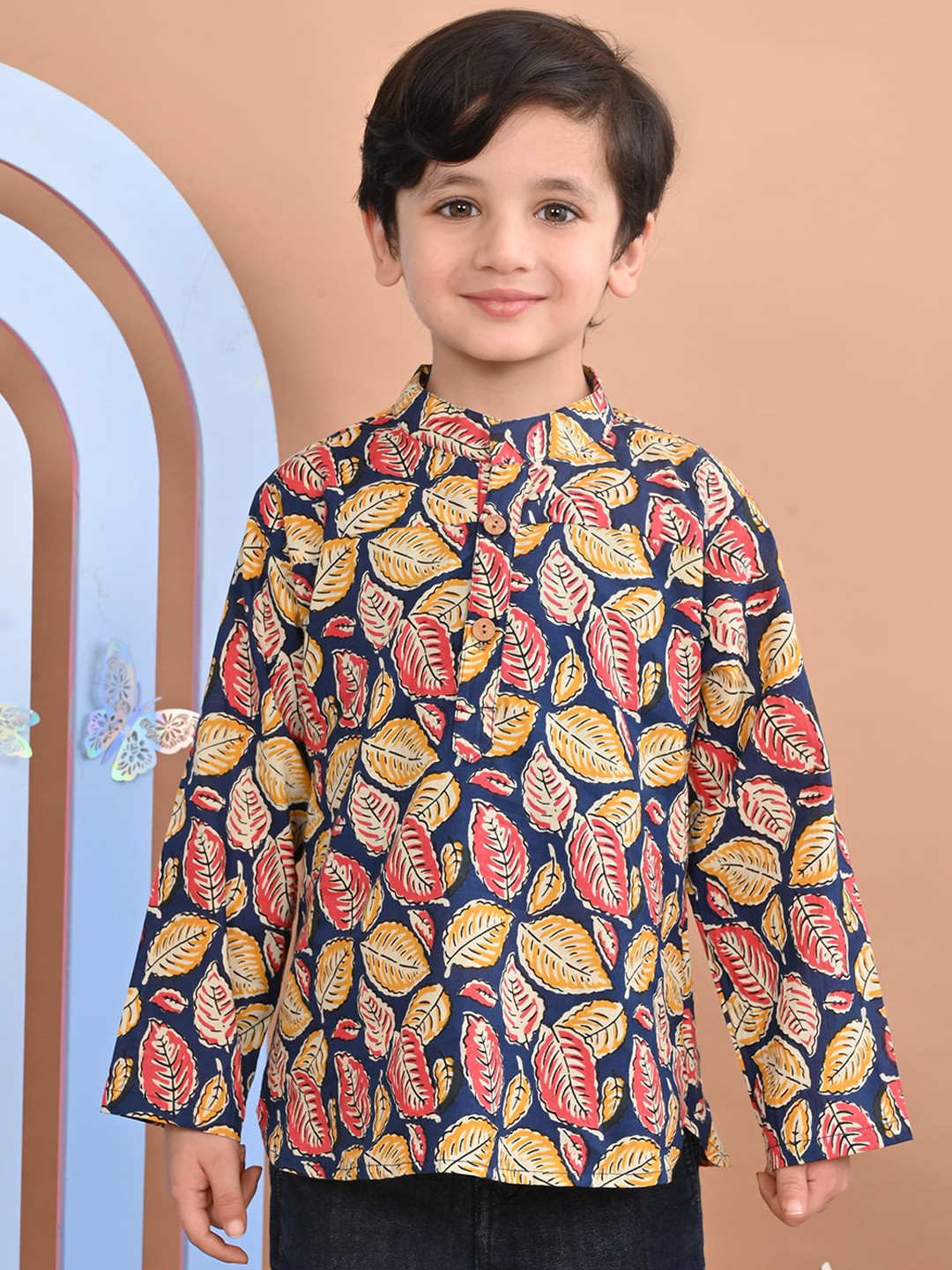 

Superminis Boys Floral Printed Mandarin Collar Cotton Straight Kurta, Navy blue