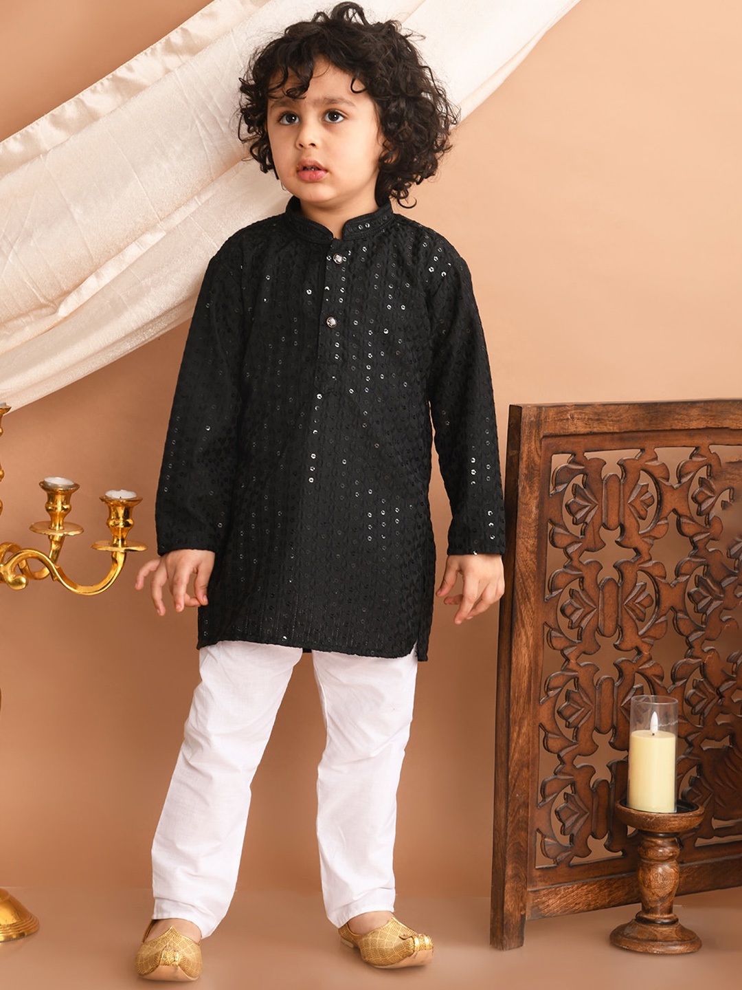 

Superminis Boys Ethnic Motifs Embroidered Regular Sequinned Kurta with Pyjamas, Black