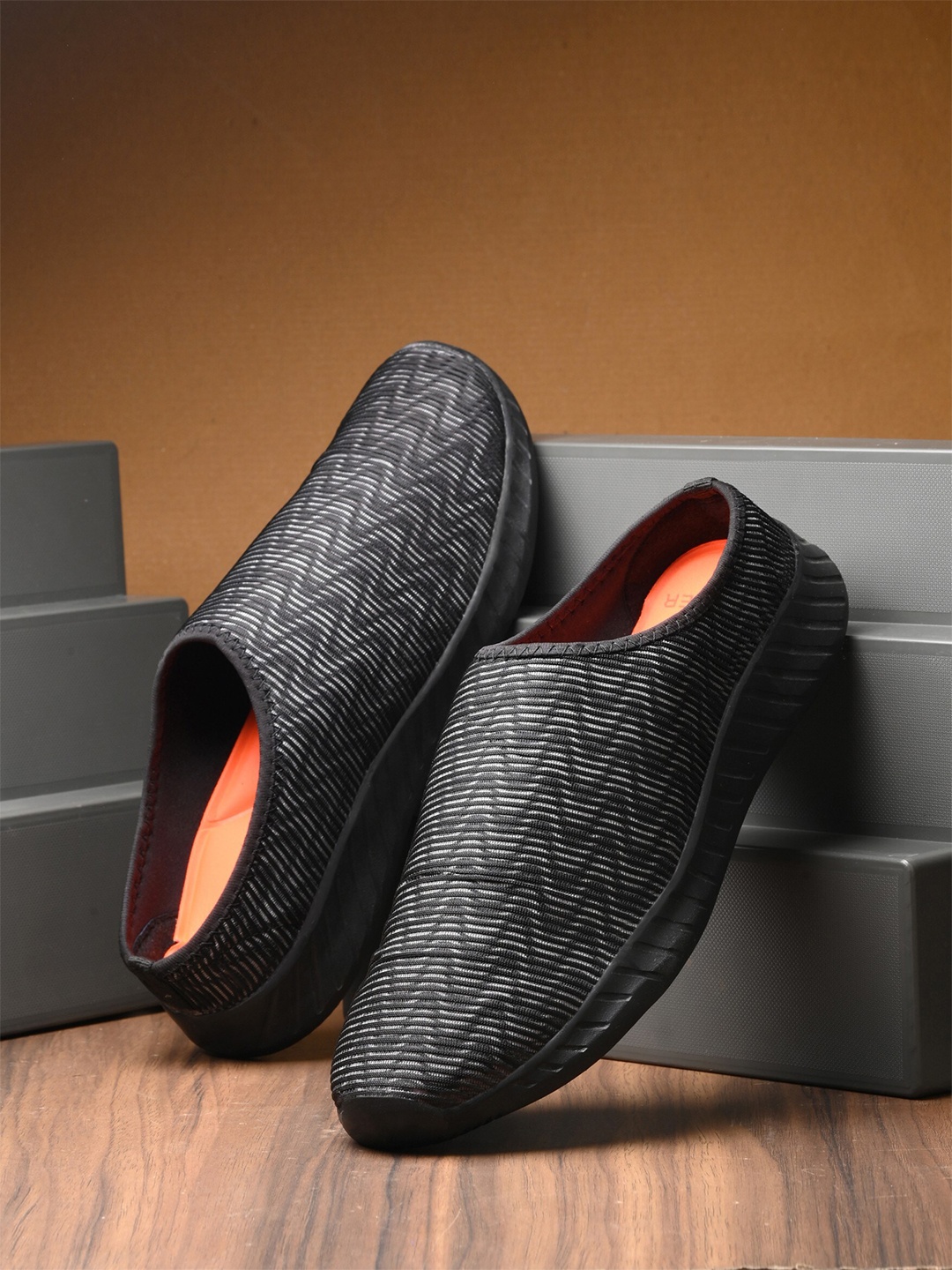 

The Roadster Lifestyle Co. Men Black Textured Mesh Mules Shoes