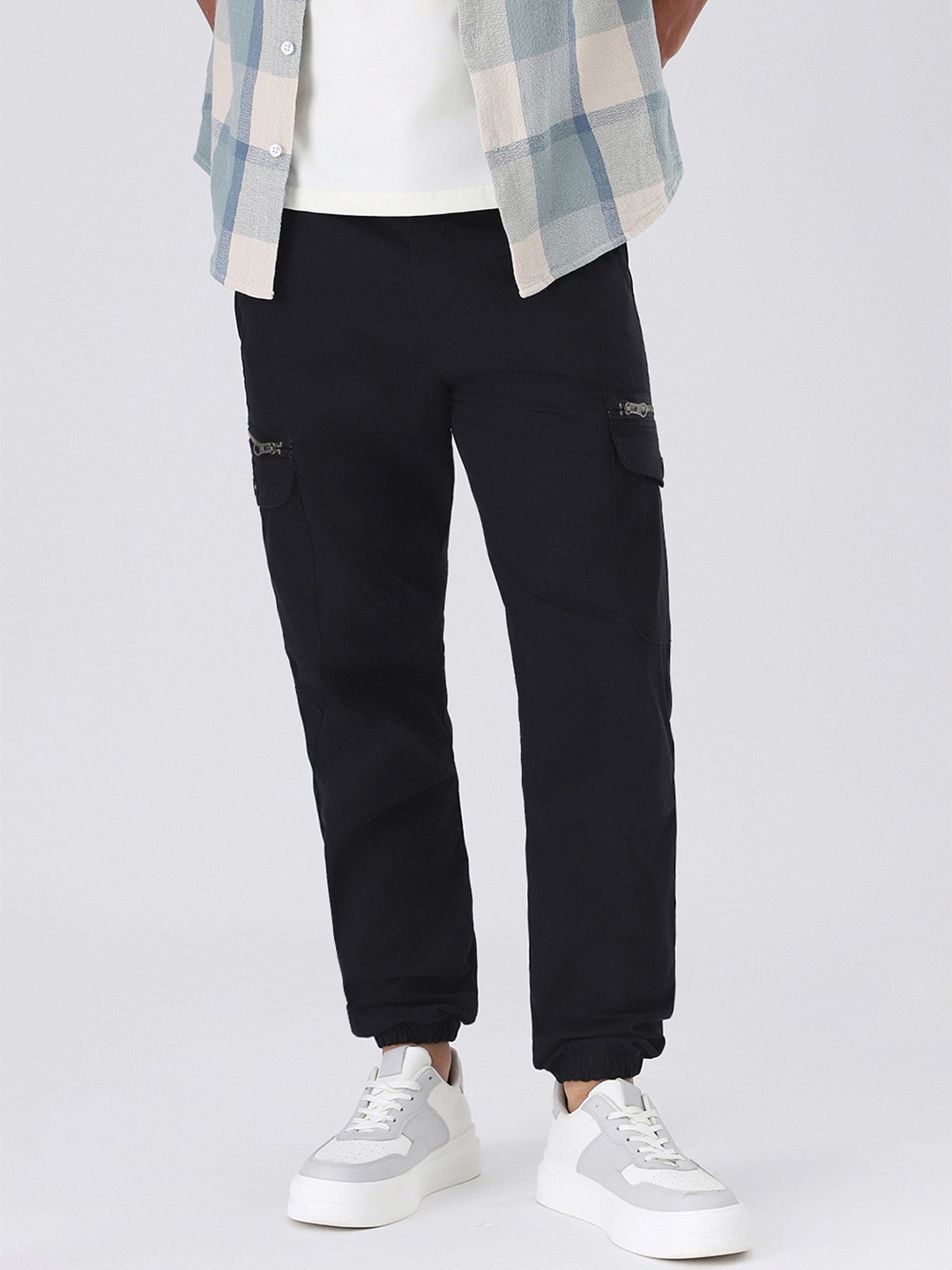 

Banana Club Men Mid-Rise Easy Wash Cotton Cargo Trousers, Blue